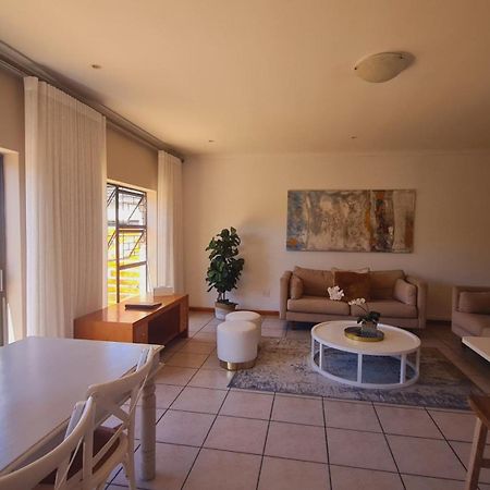 2 On Lismore Guesthouse Tokai Екстериор снимка