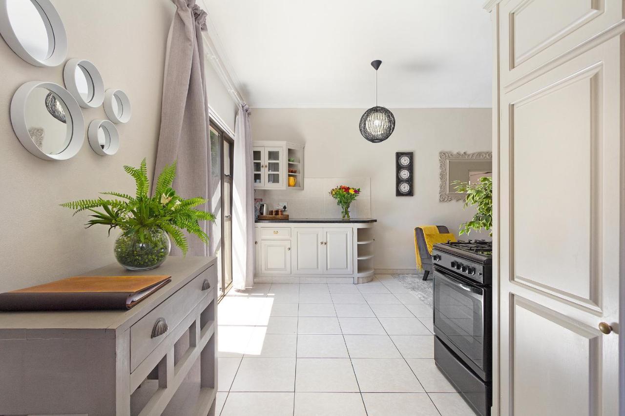 2 On Lismore Guesthouse Tokai Екстериор снимка