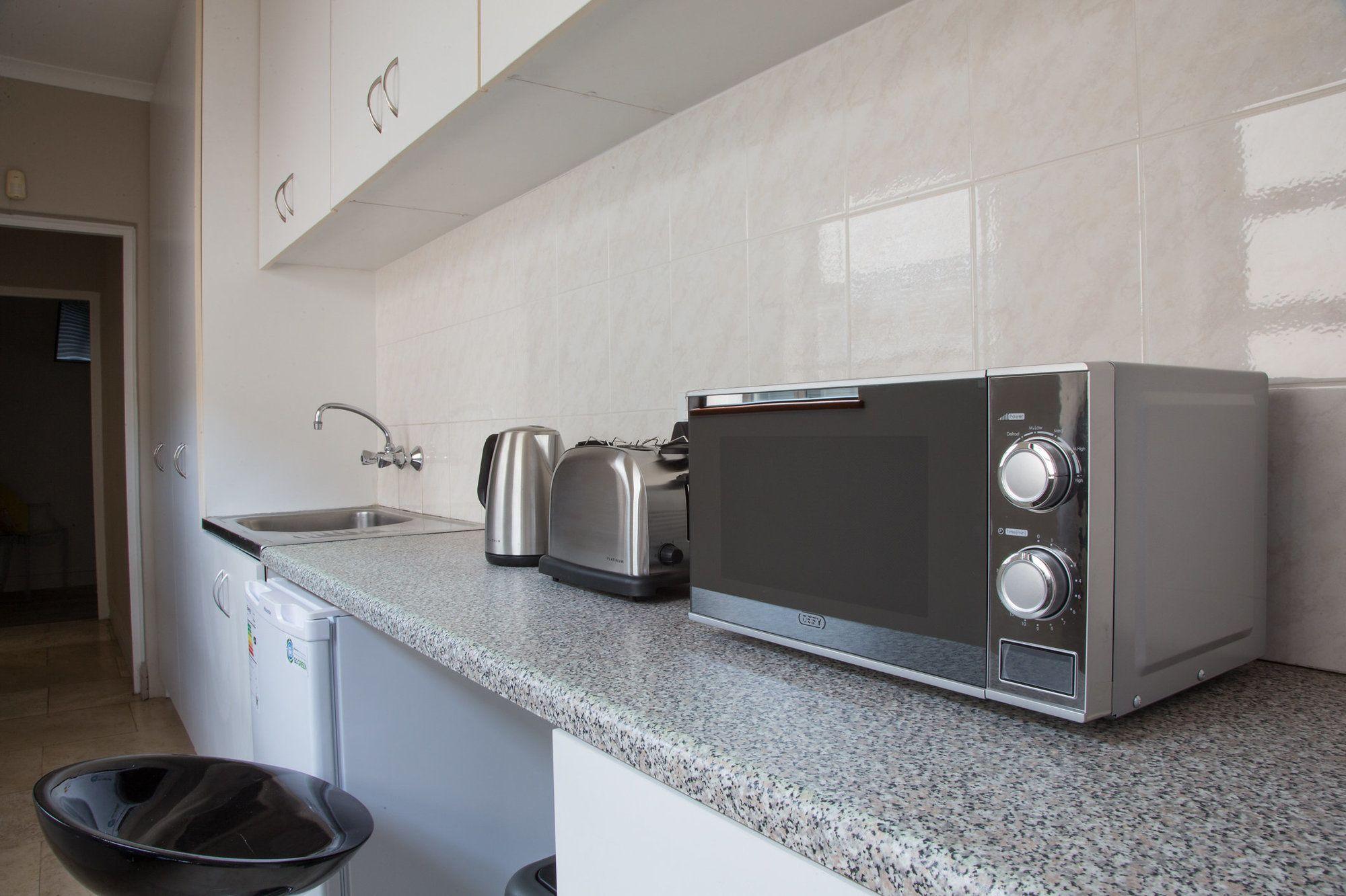2 On Lismore Guesthouse Tokai Екстериор снимка