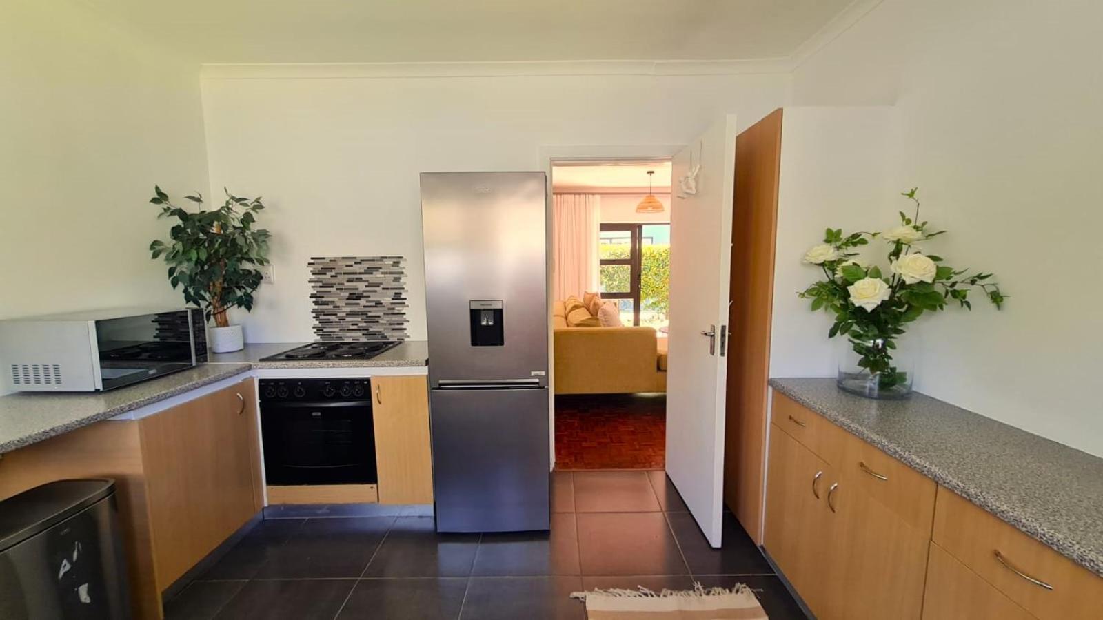 2 On Lismore Guesthouse Tokai Екстериор снимка
