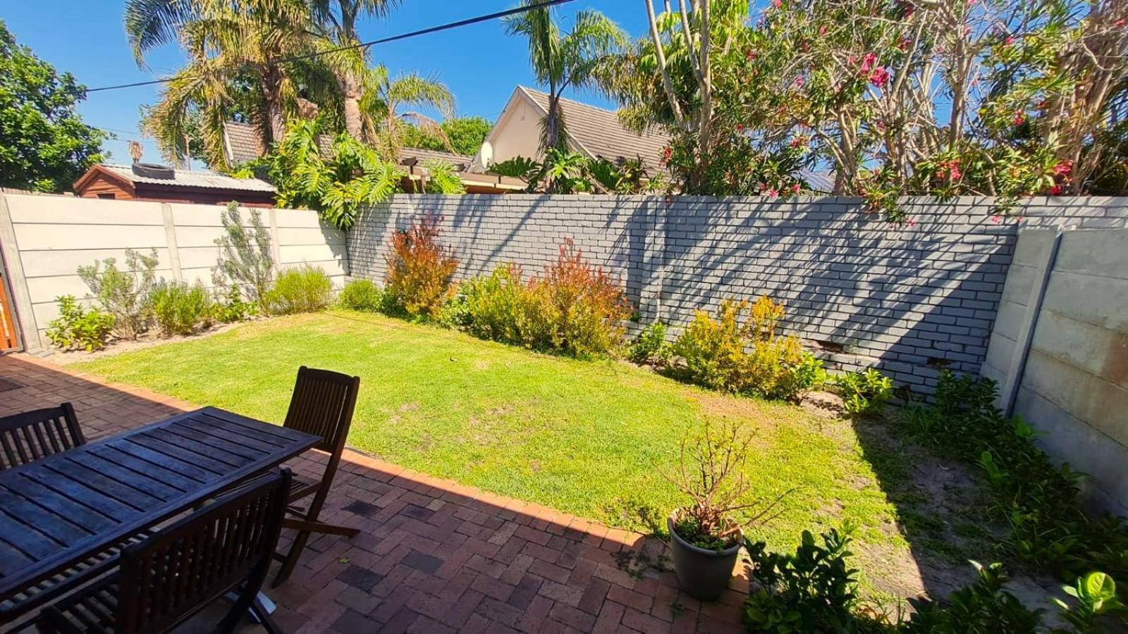 2 On Lismore Guesthouse Tokai Екстериор снимка