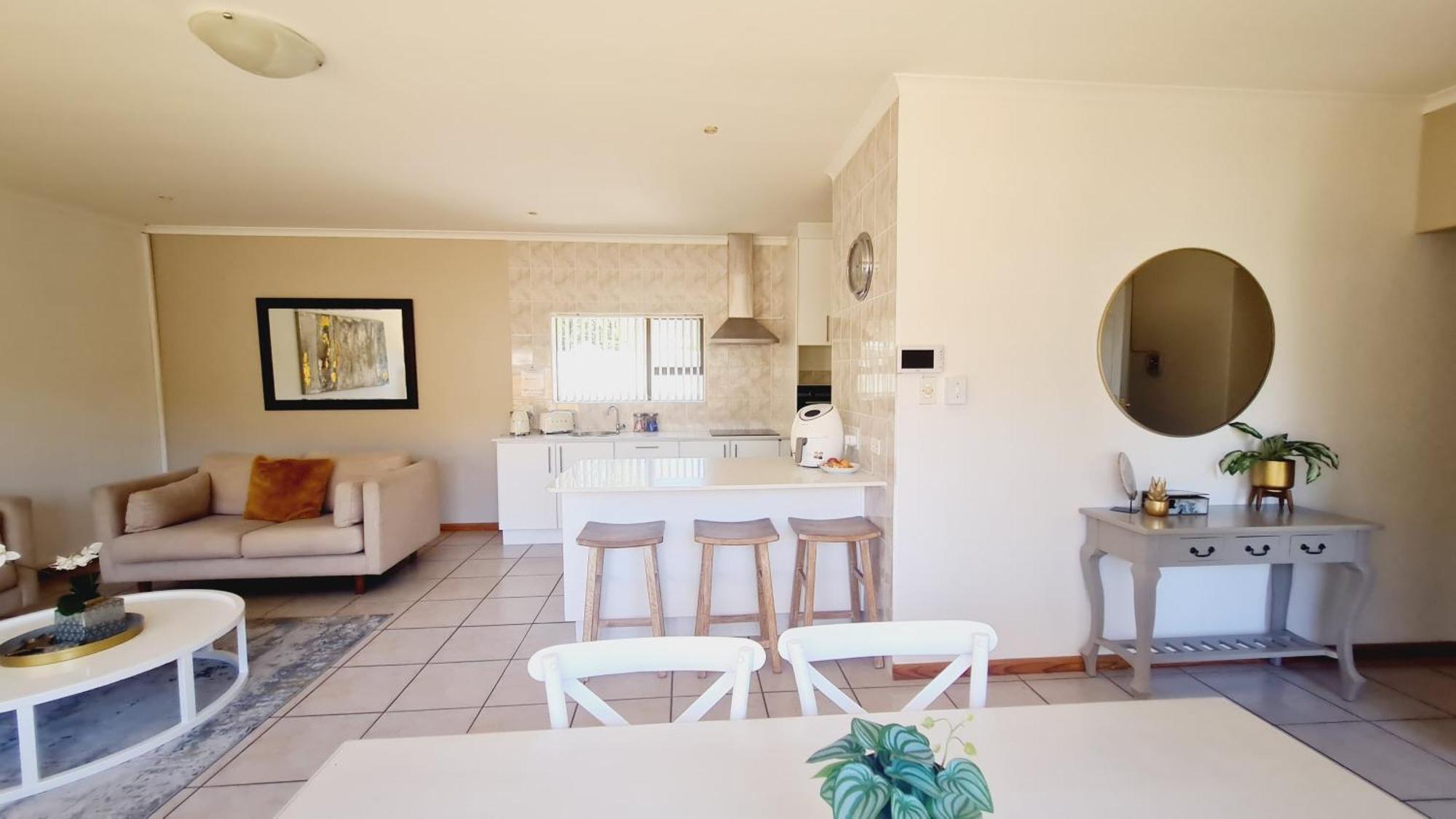 2 On Lismore Guesthouse Tokai Екстериор снимка