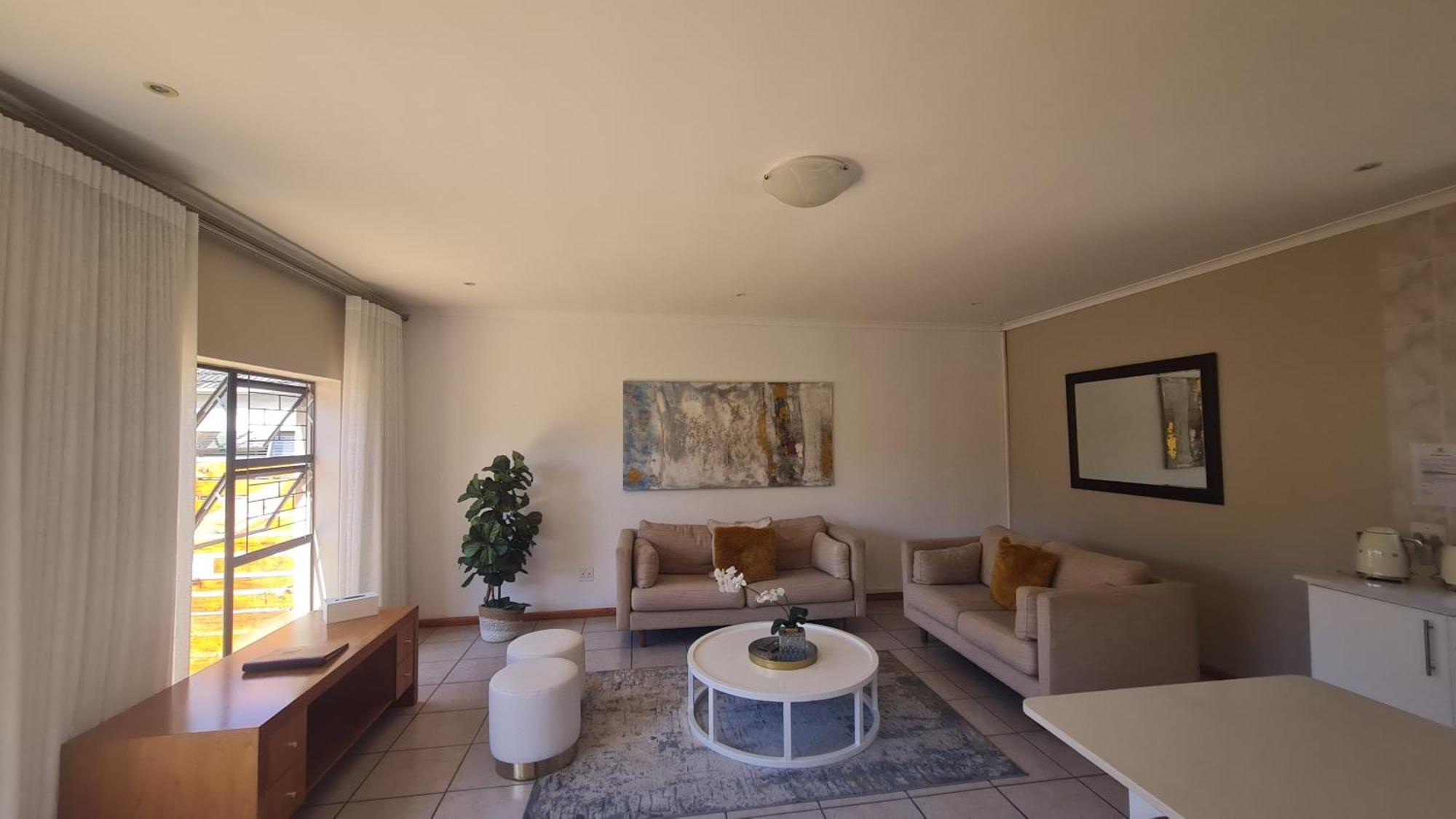 2 On Lismore Guesthouse Tokai Екстериор снимка