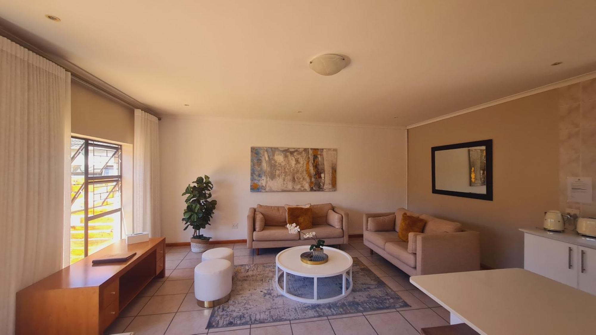 2 On Lismore Guesthouse Tokai Екстериор снимка