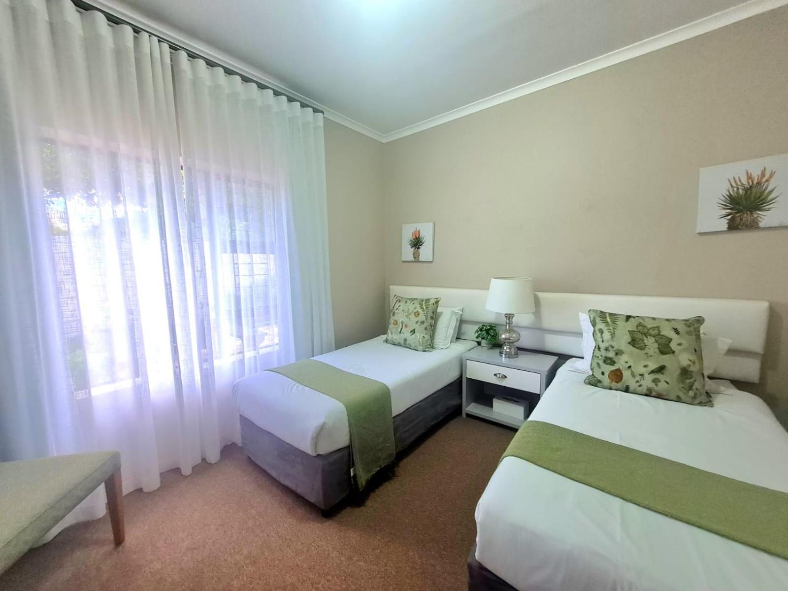 2 On Lismore Guesthouse Tokai Екстериор снимка