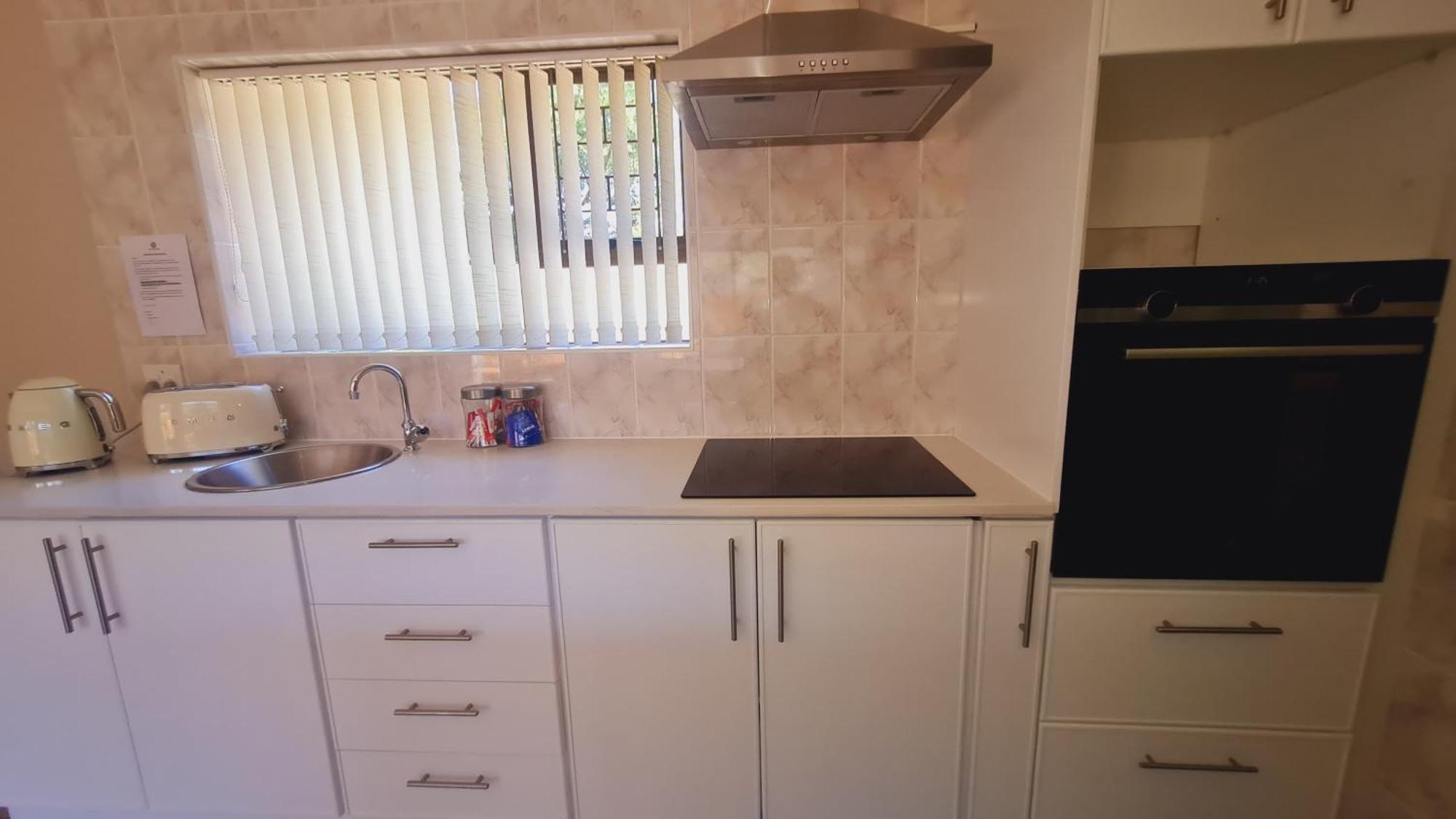 2 On Lismore Guesthouse Tokai Екстериор снимка