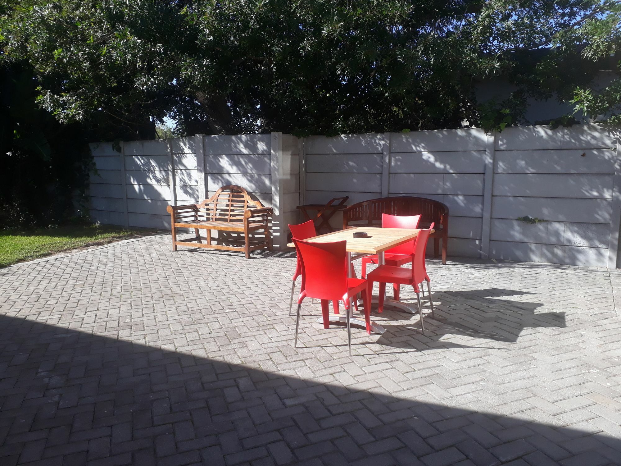 2 On Lismore Guesthouse Tokai Екстериор снимка